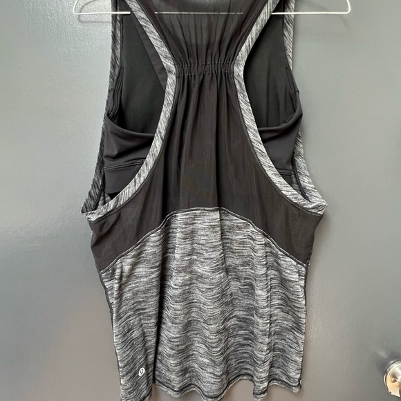 Lululemon Work The Circuit Tank Top Built In Bra Gray Black Size 10 - Picture 3 of 7